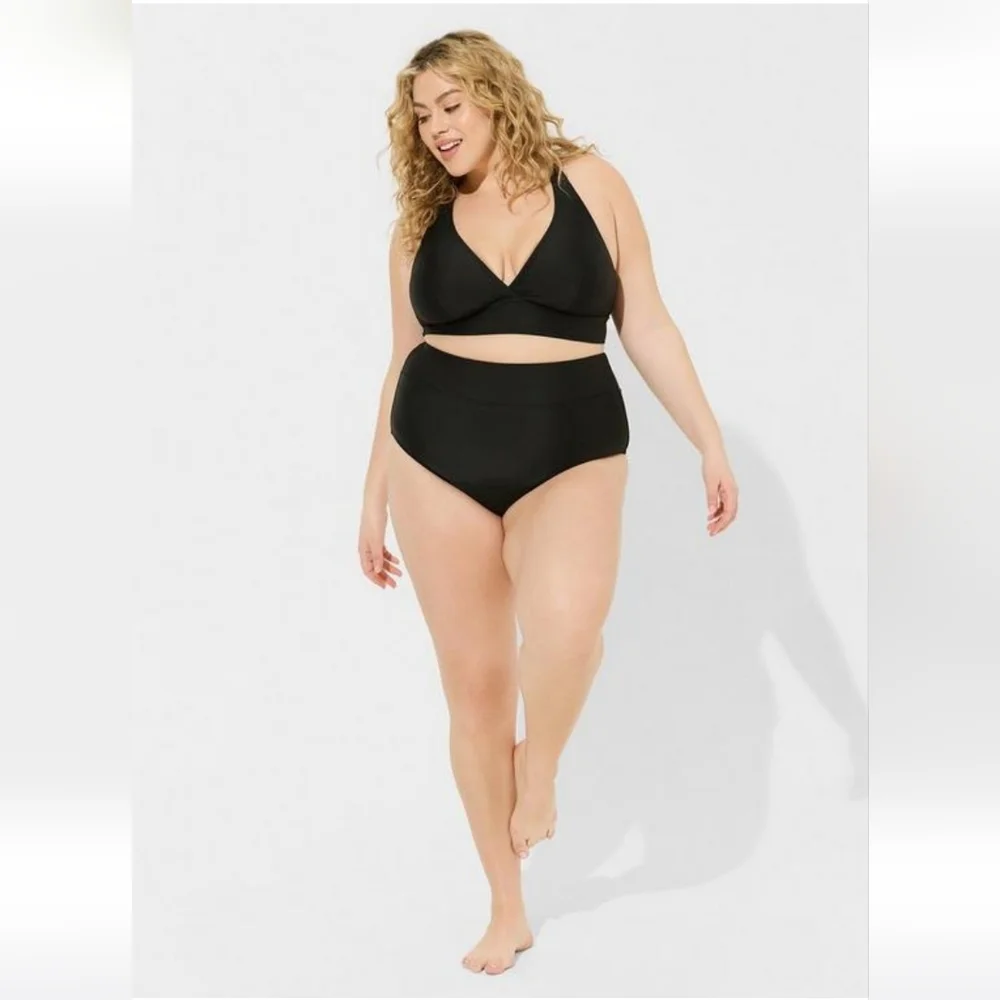 NWT Torrid Wireless Triangle Bikini Top Black - Picture 3 of 9